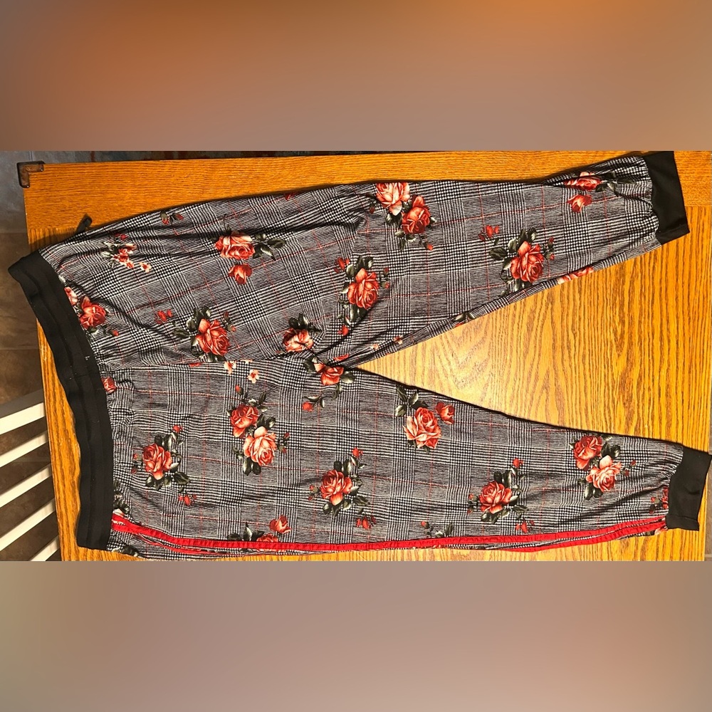 Plus size joggers - Picture 2 of 3